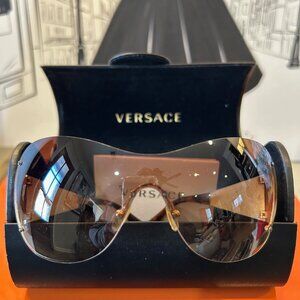 Versace never worn Medusa logo shield mirror sunglasses - unisex, grey/gold MEDUSA SHIELD TRANSPARENT GREY 4391311/6G VERSACE main image 4